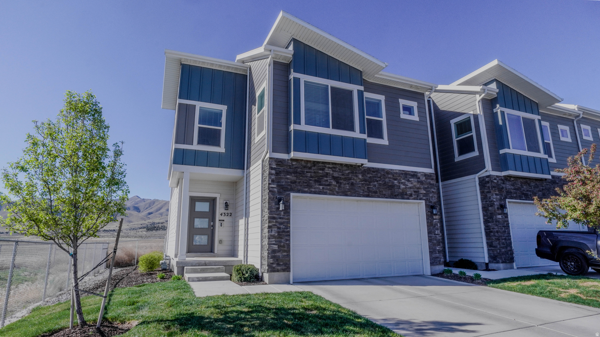 4322 E COTTON DR