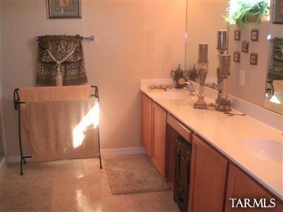 129 E Camino del Abedul