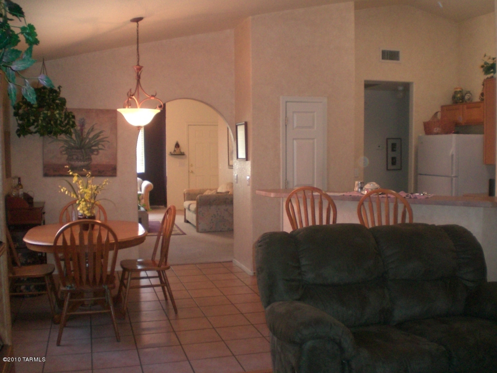 9447 E Pale Blue Topaz