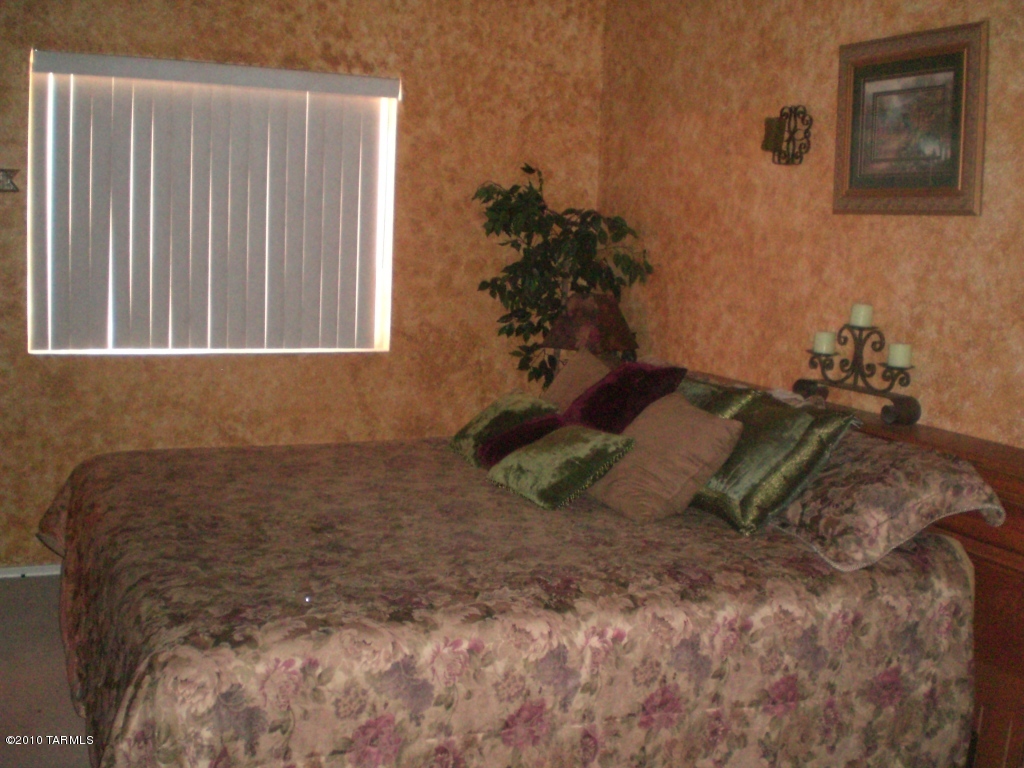 9447 E Pale Blue Topaz