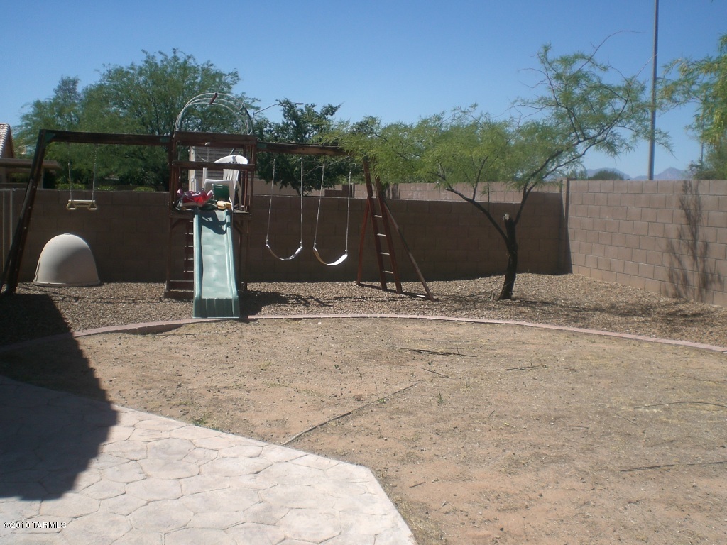 9447 E Pale Blue Topaz