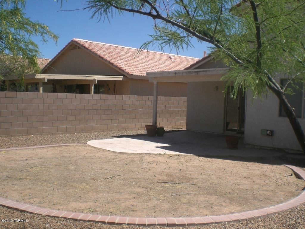 9447 E Pale Blue Topaz