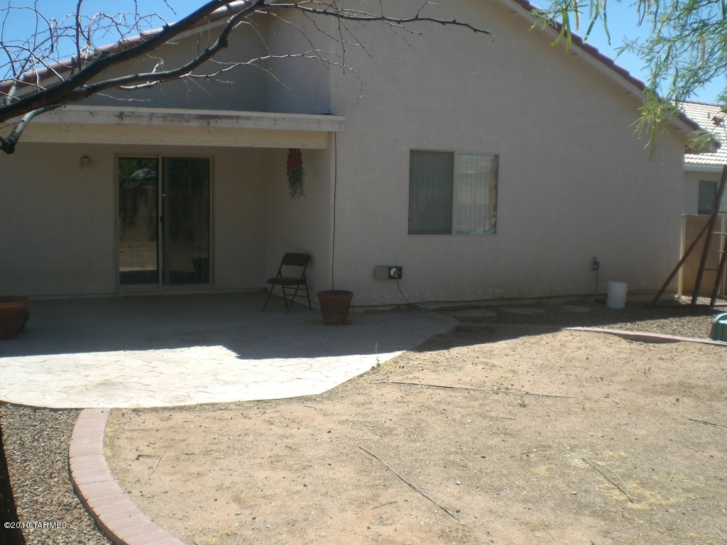 9447 E Pale Blue Topaz