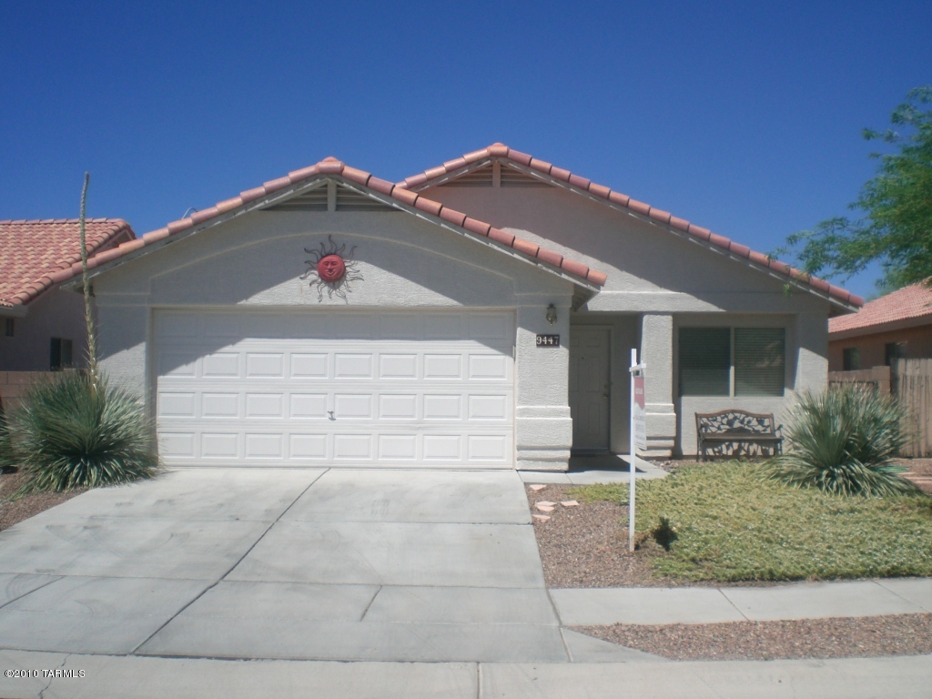 9447 E Pale Blue Topaz