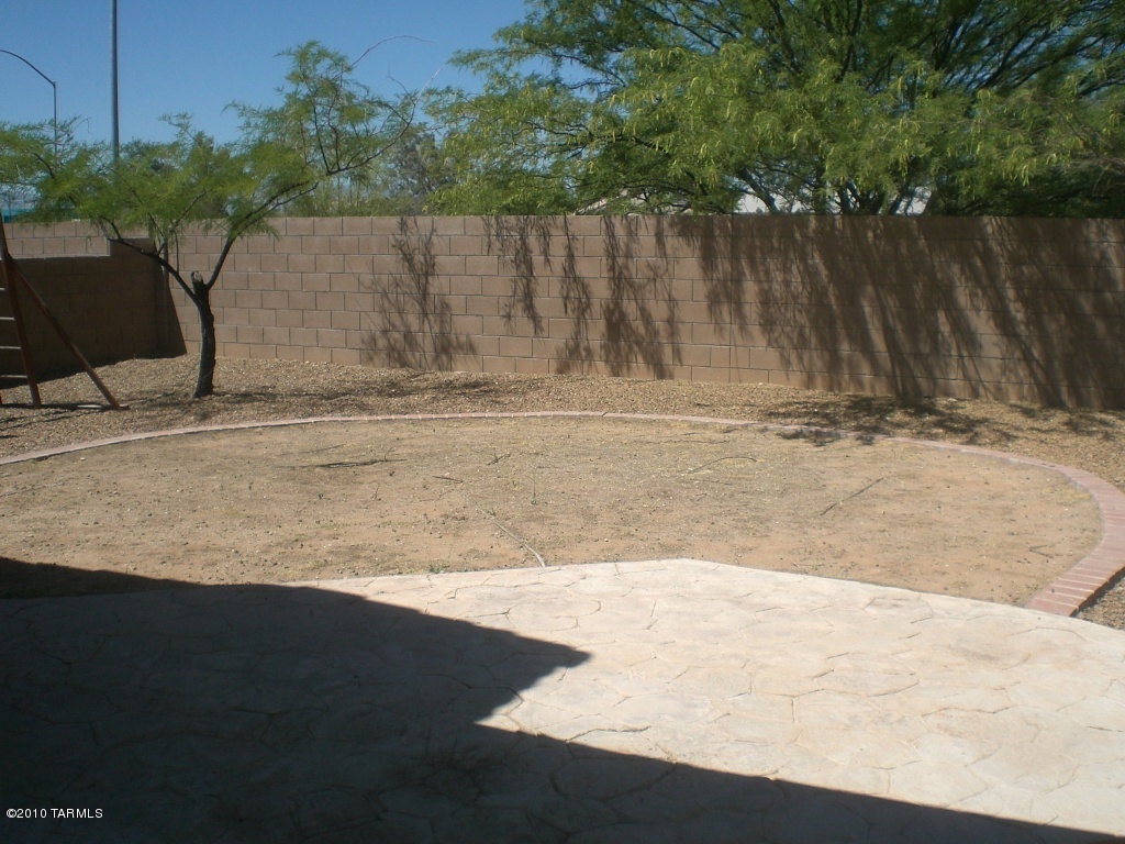 9447 E Pale Blue Topaz