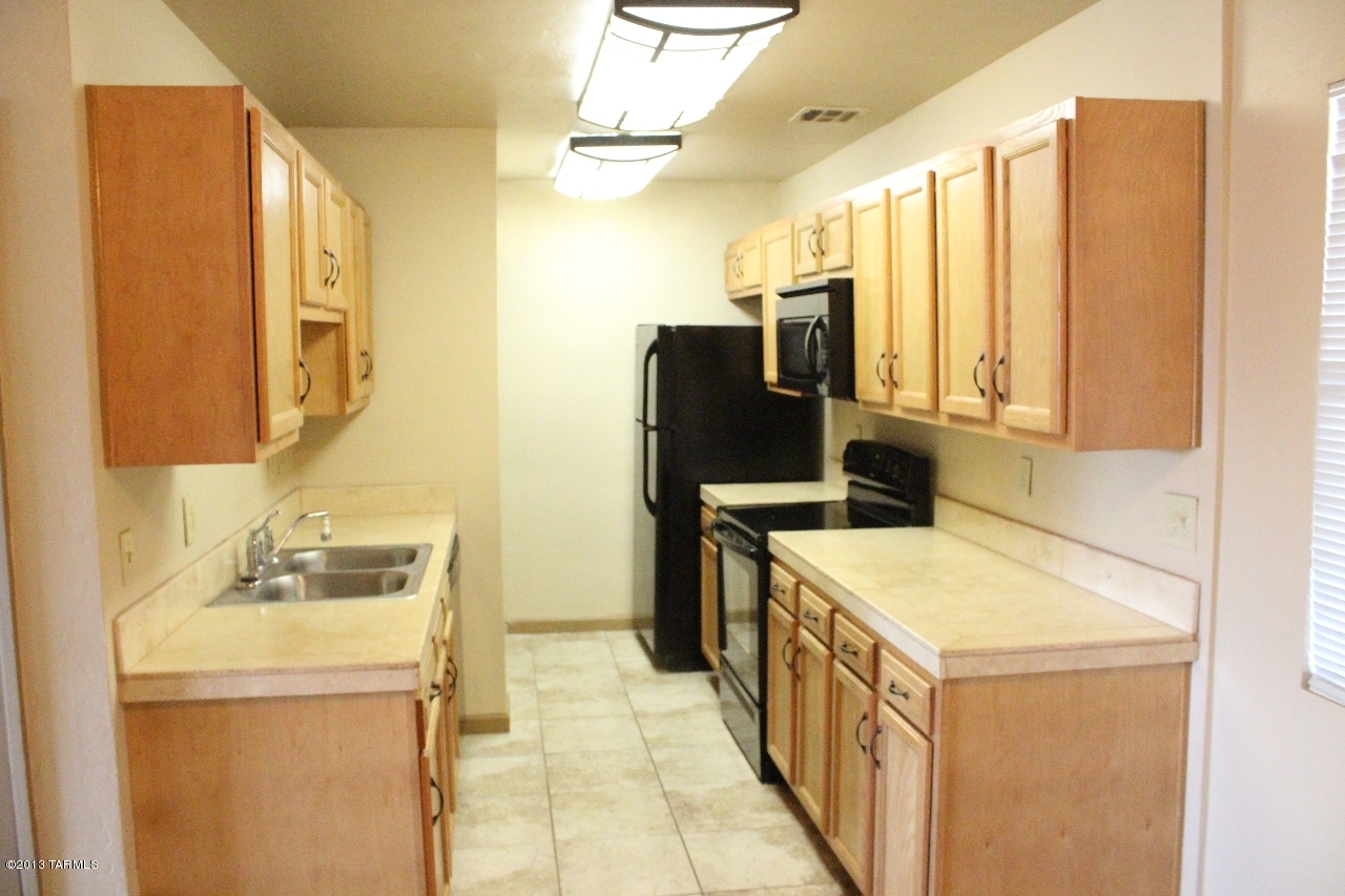 2123 S Rosemont (No Traffic) Avenue