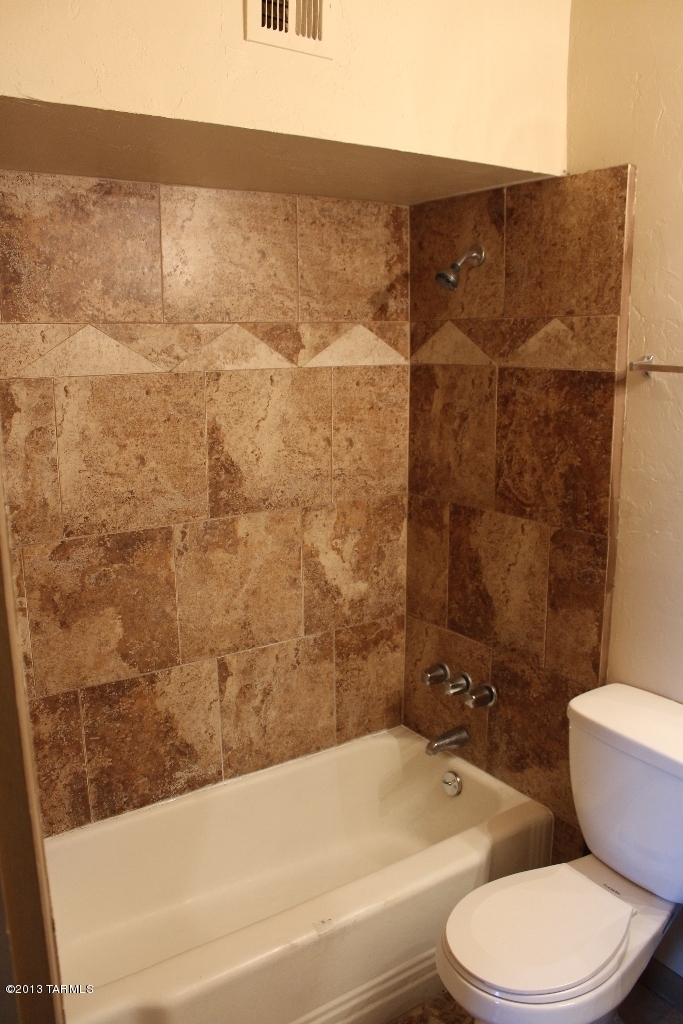 2123 S Rosemont (No Traffic) Avenue