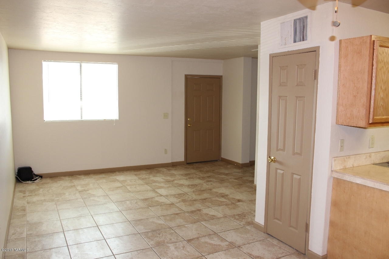 2123 S Rosemont (No Traffic) Avenue