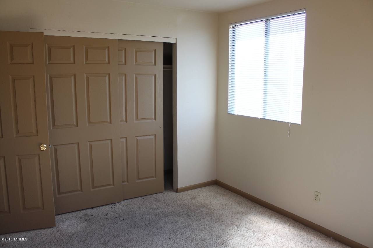 2123 S Rosemont (No Traffic) Avenue