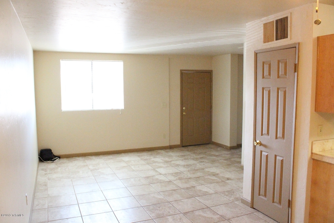 2123 S Rosemont (No Traffic) Avenue