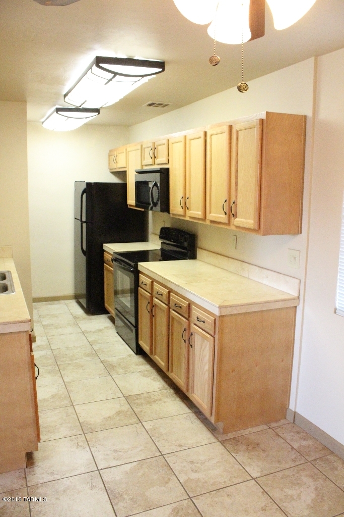 2123 S Rosemont (No Traffic) Avenue