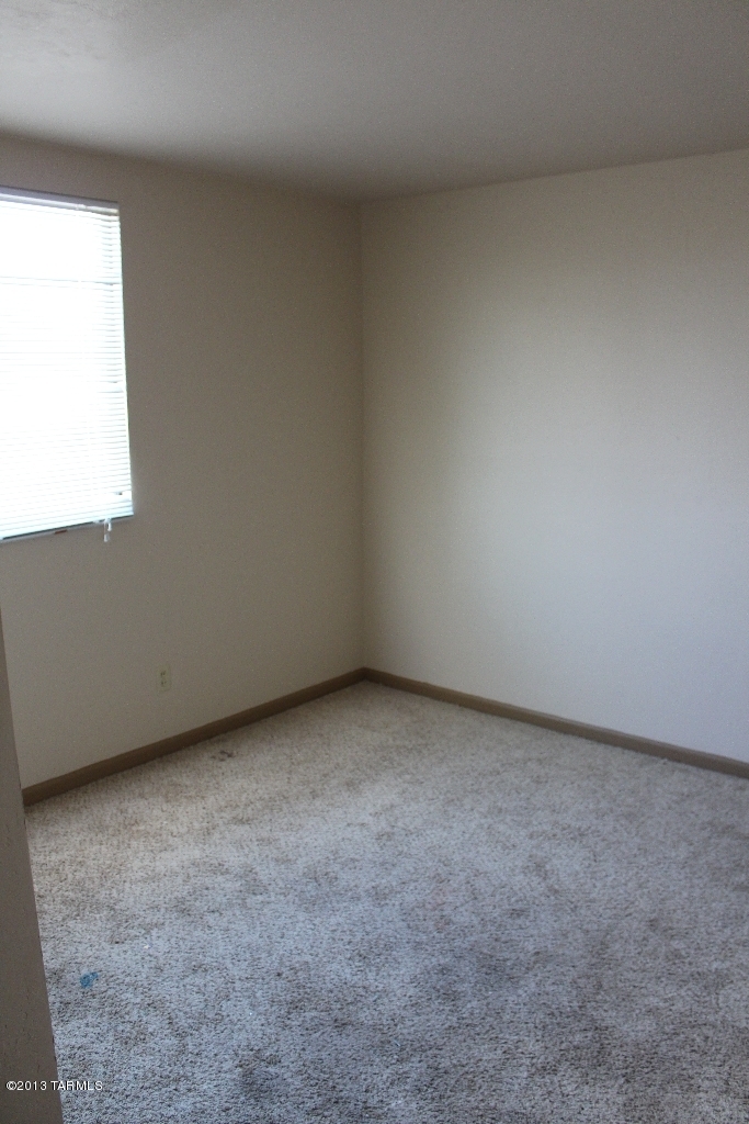 2123 S Rosemont (No Traffic) Avenue