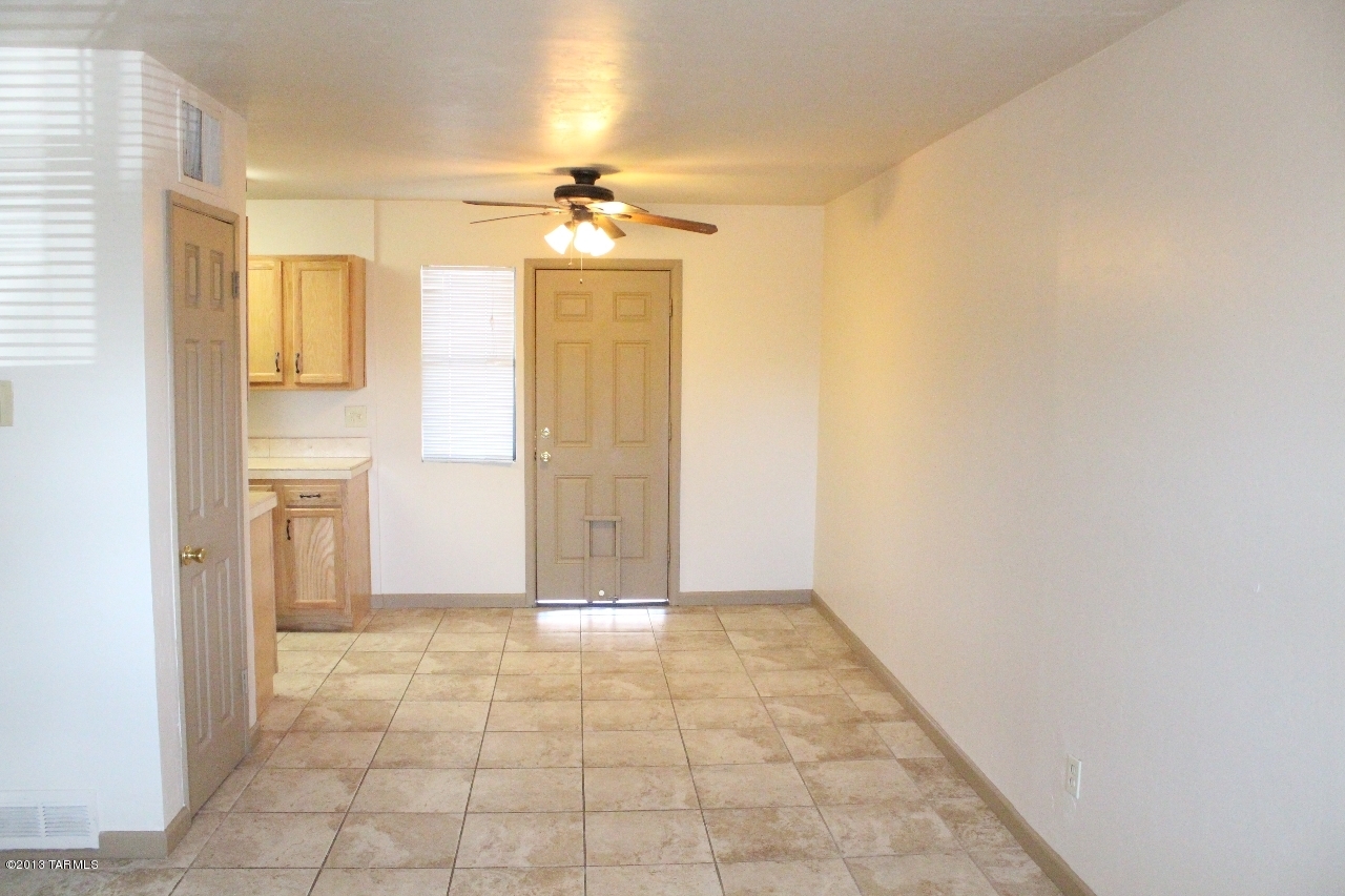 2123 S Rosemont (No Traffic) Avenue