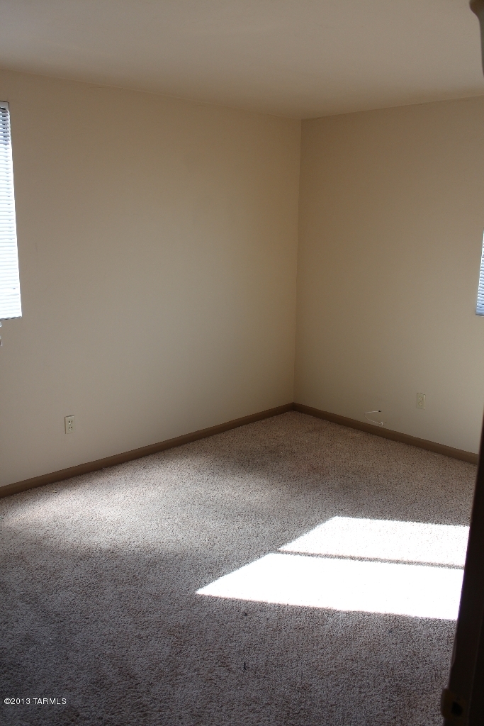 2123 S Rosemont (No Traffic) Avenue