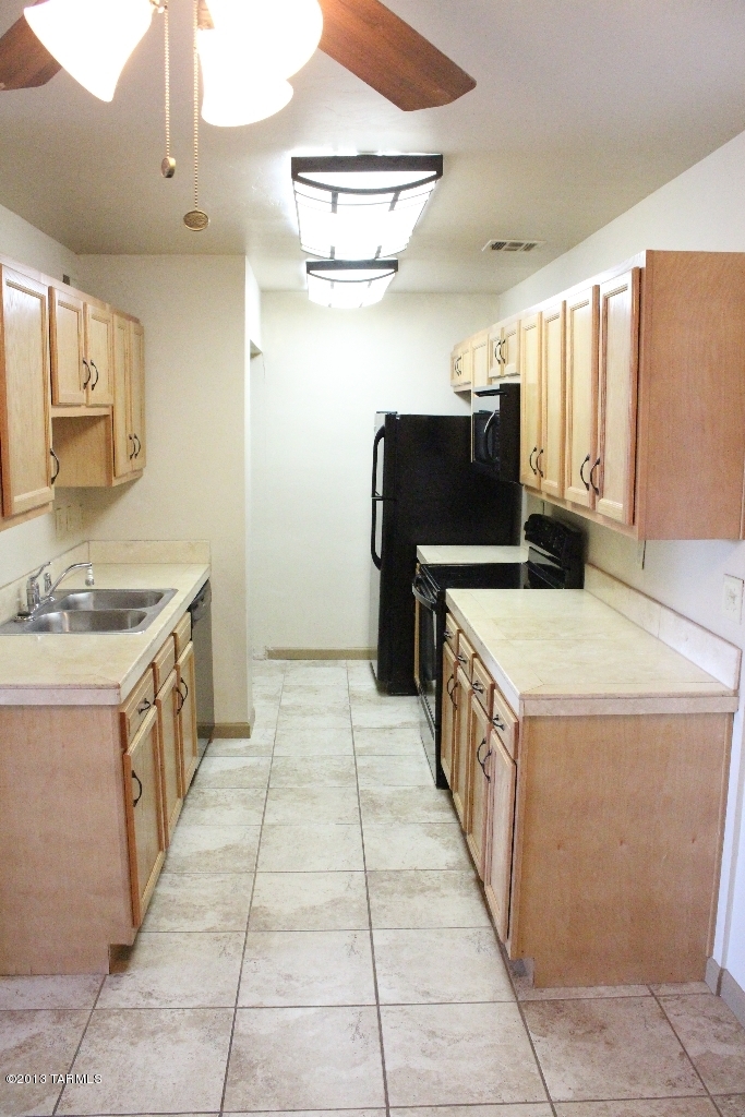 2123 S Rosemont (No Traffic) Avenue