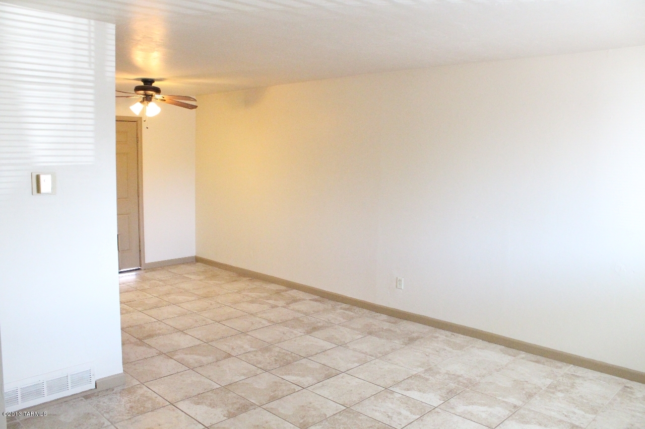 2123 S Rosemont (No Traffic) Avenue