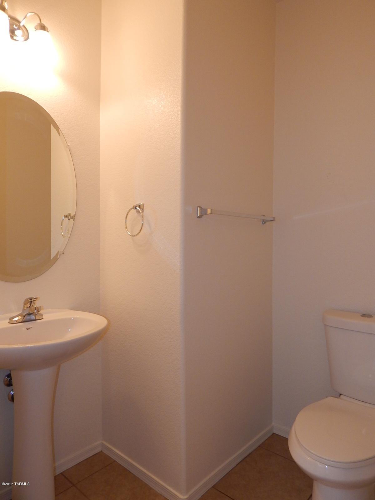 4636 W Lindenthal Lane