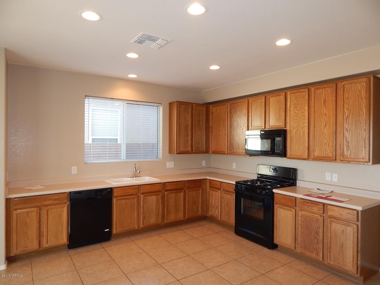 4636 W Lindenthal Lane