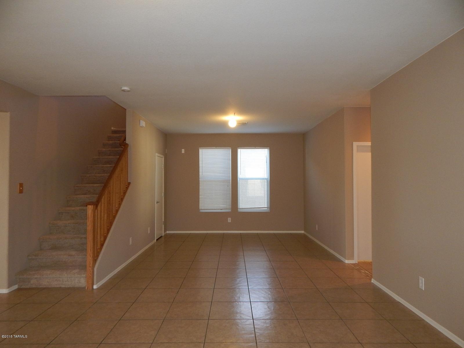 4636 W Lindenthal Lane