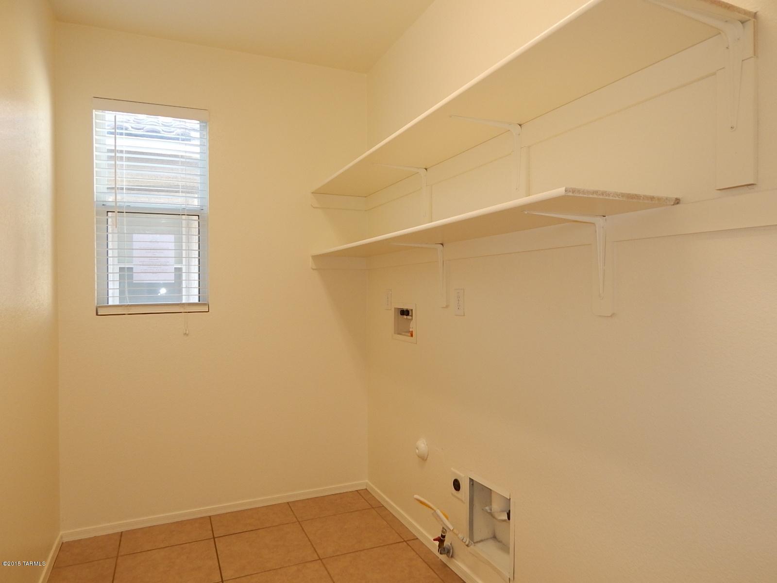 4636 W Lindenthal Lane