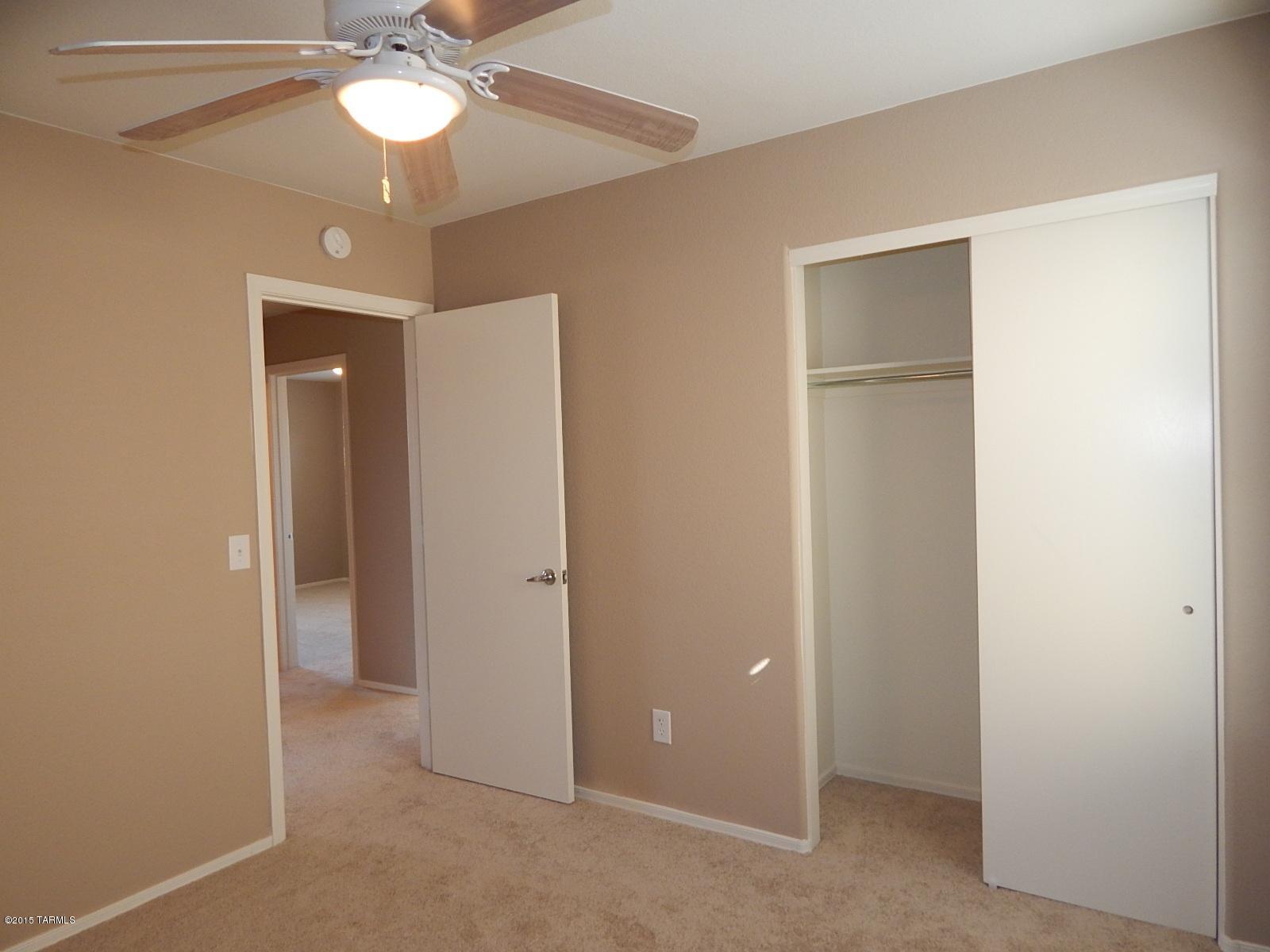 4636 W Lindenthal Lane