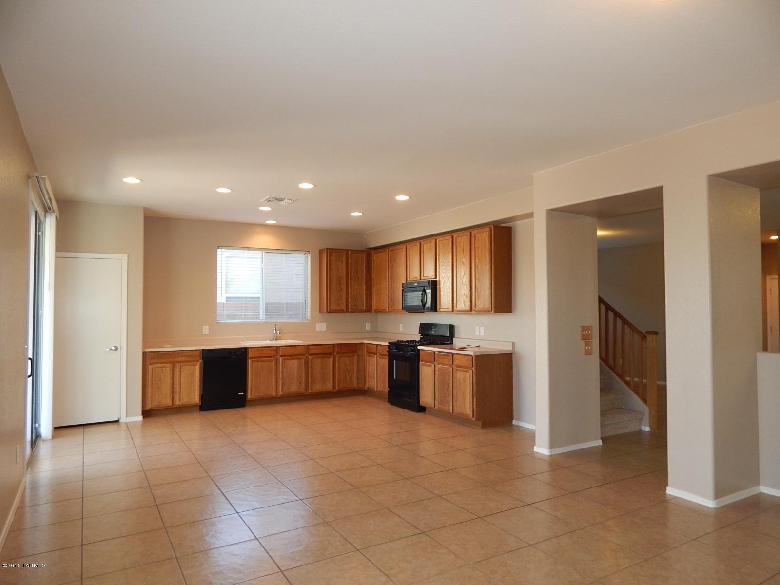 4636 W Lindenthal Lane