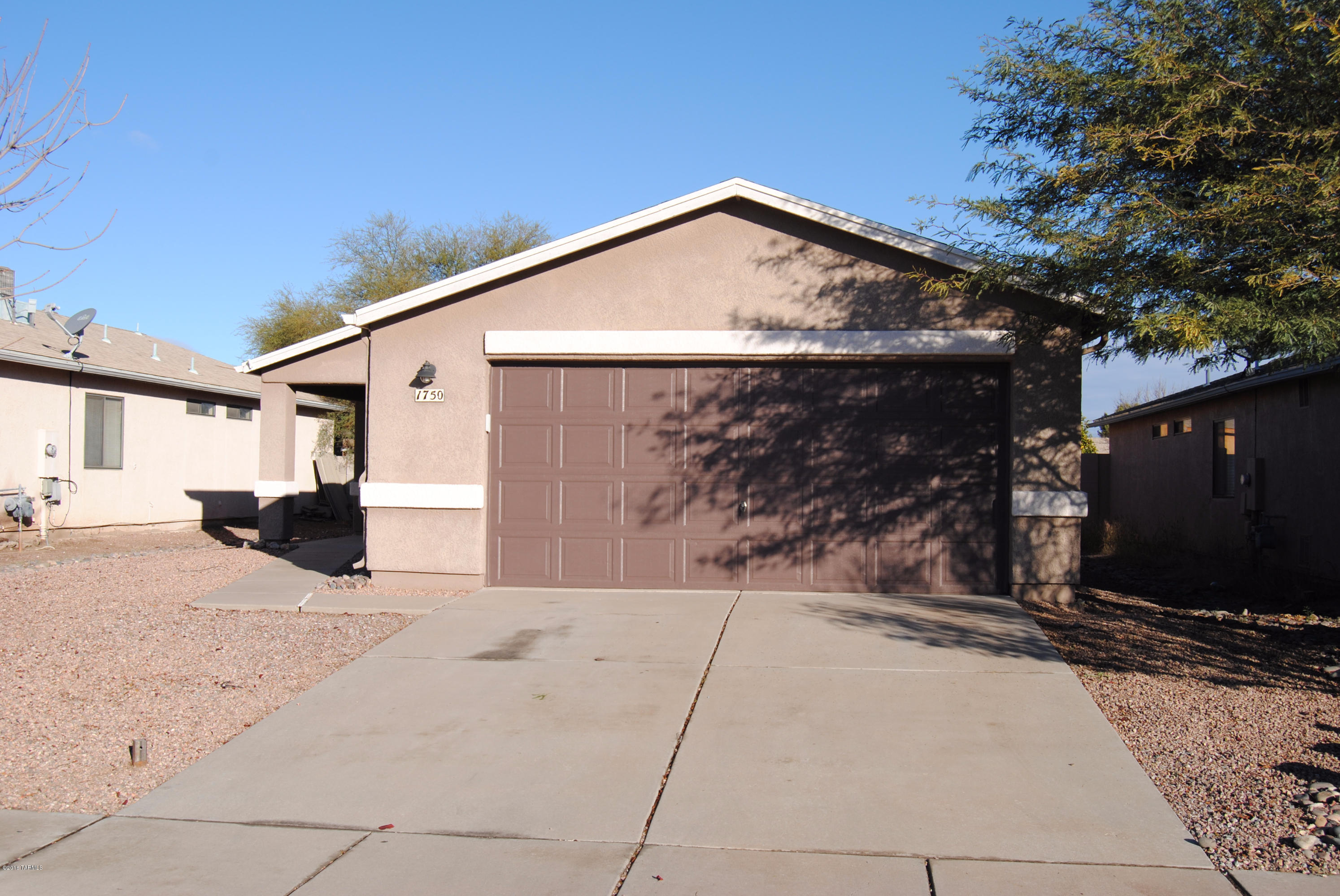 1750 W Rue Du Fleuve