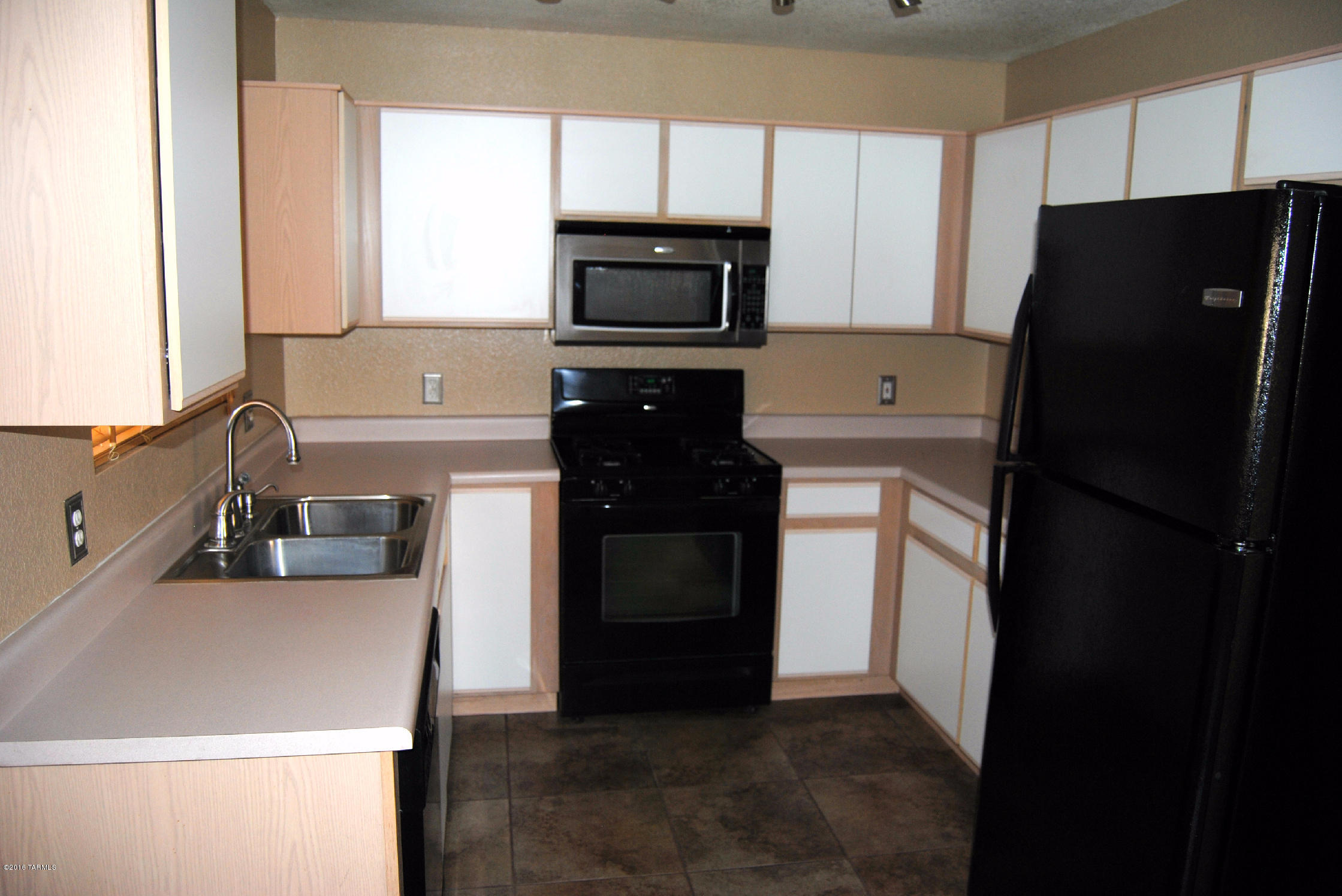 1750 W Rue Du Fleuve