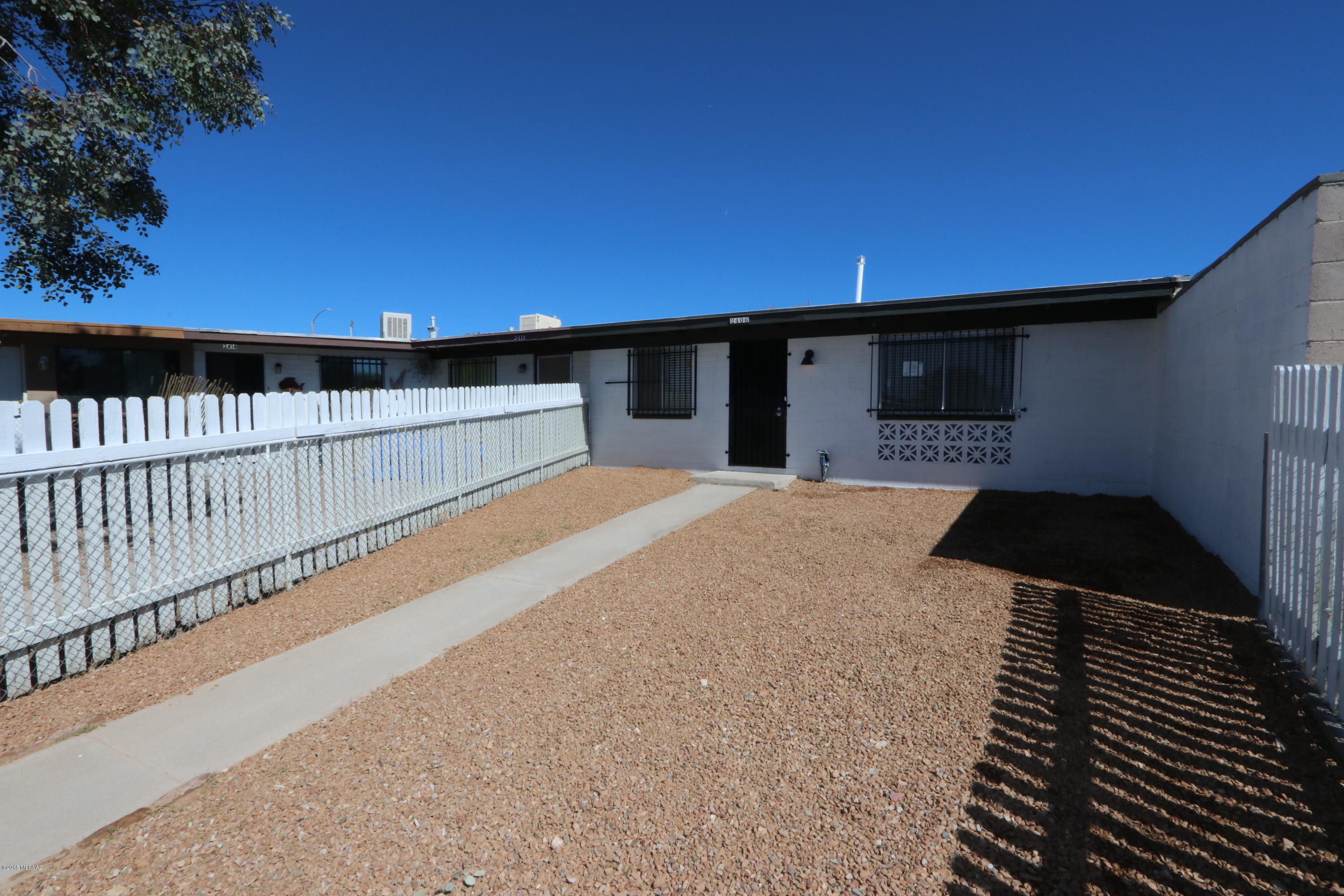 2406 E Parkside Drive