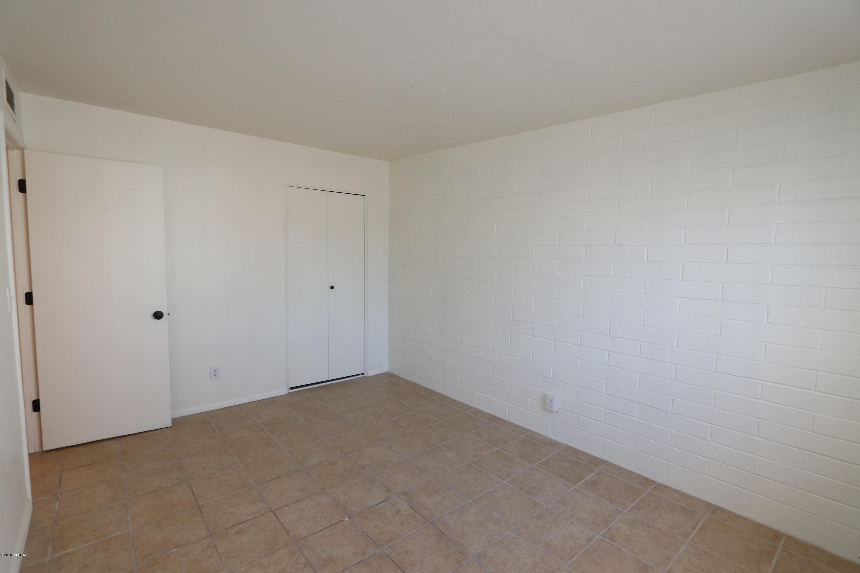 2406 E Parkside Drive