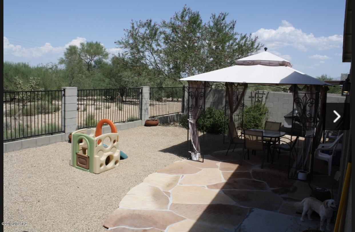 1066 W Calle Del Libro Dorado