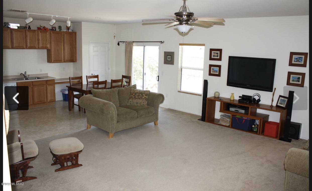 1066 W Calle Del Libro Dorado