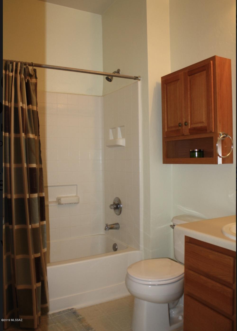 1066 W Calle Del Libro Dorado