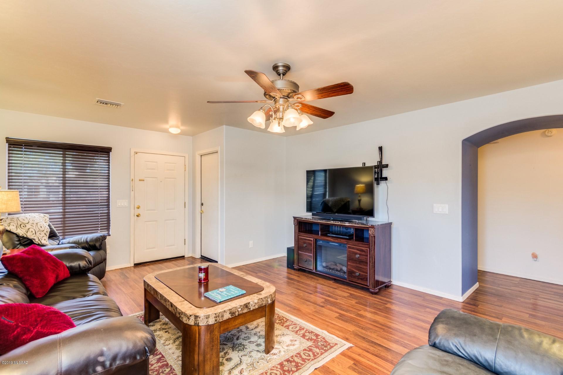 4084 E Agate Knoll Drive