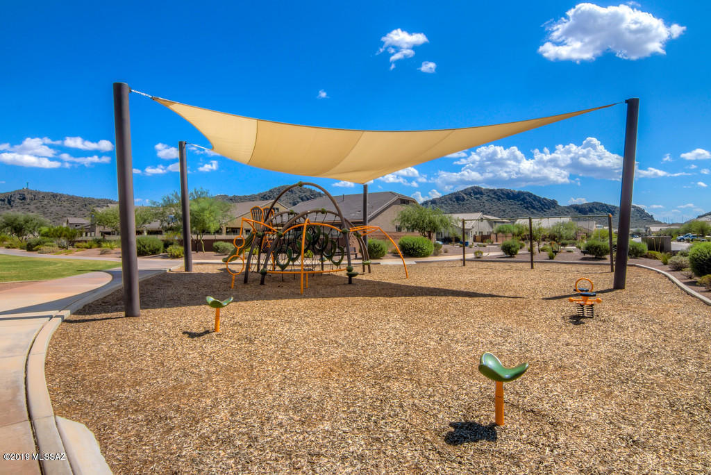 8983 W Twin Springs Drive