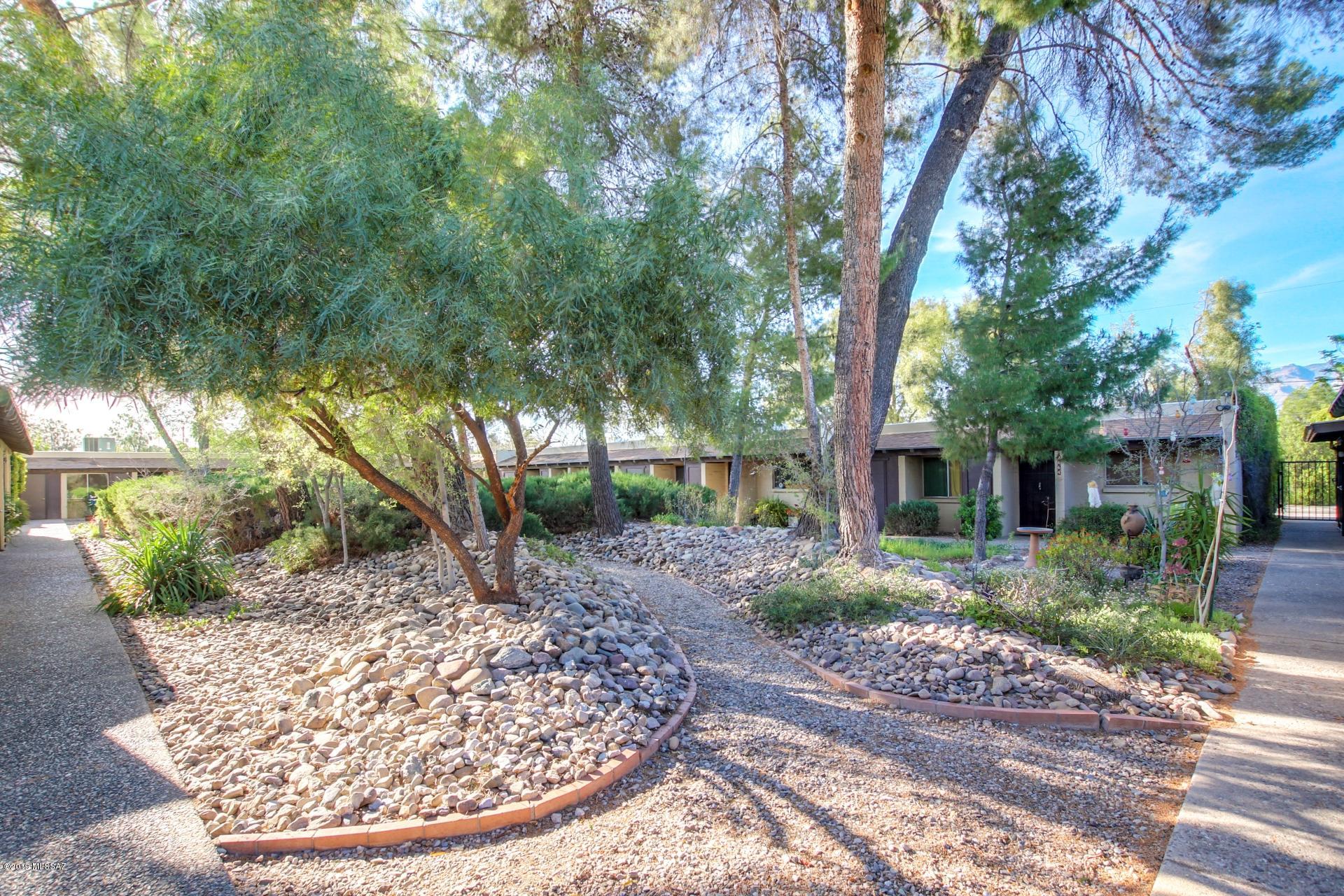 2870 N Beverly Avenue