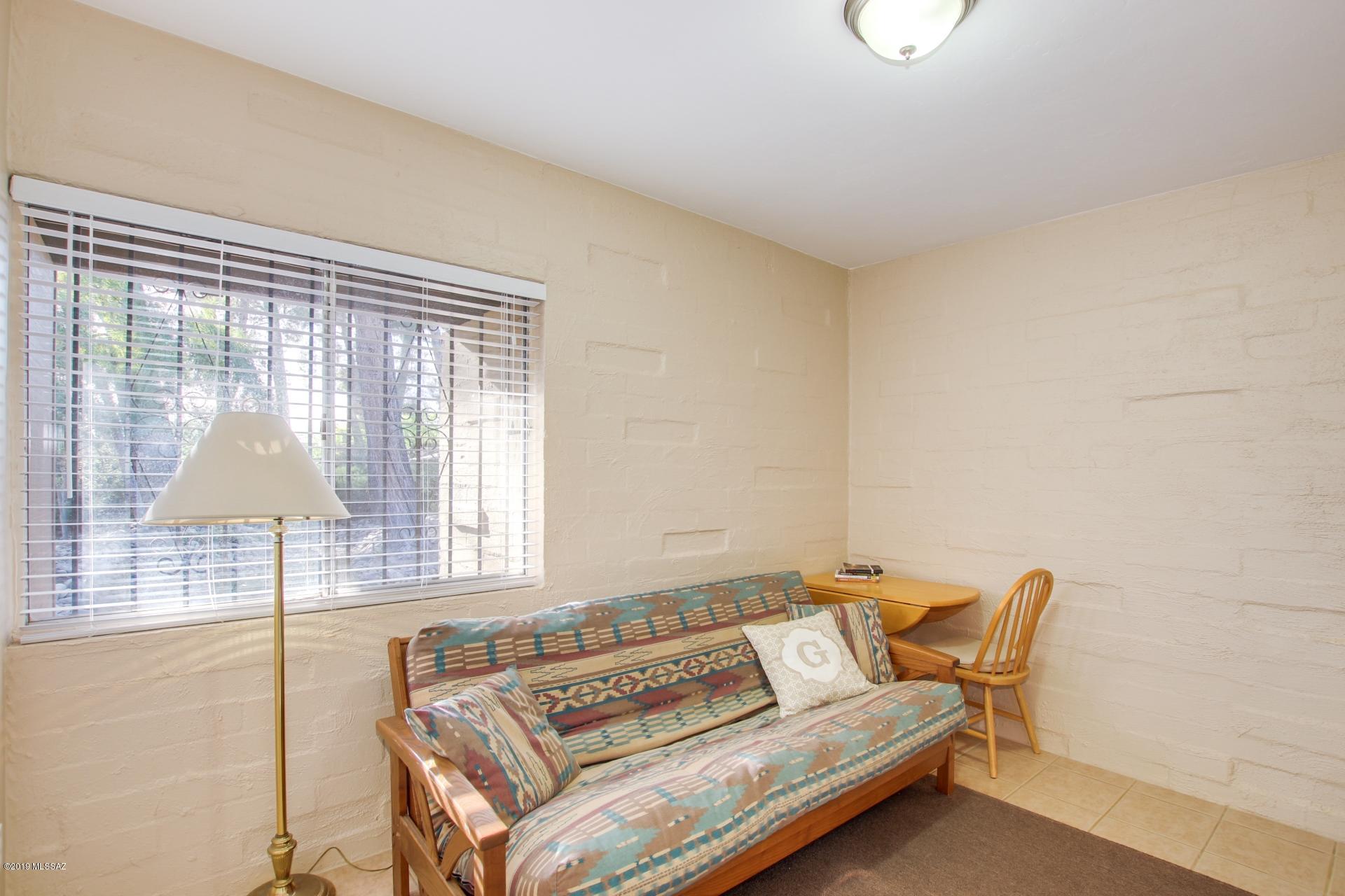 2870 N Beverly Avenue