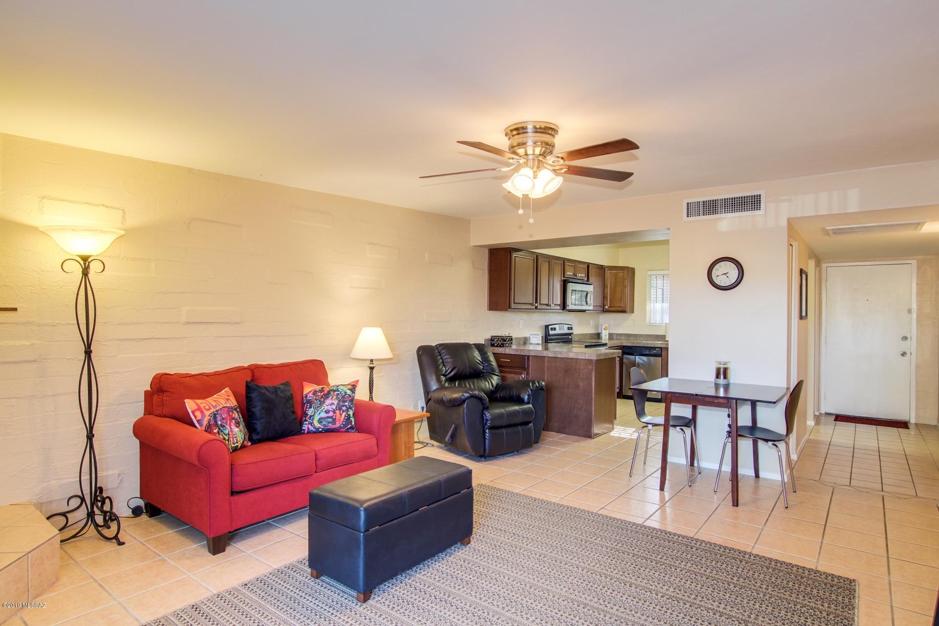 2870 N Beverly Avenue