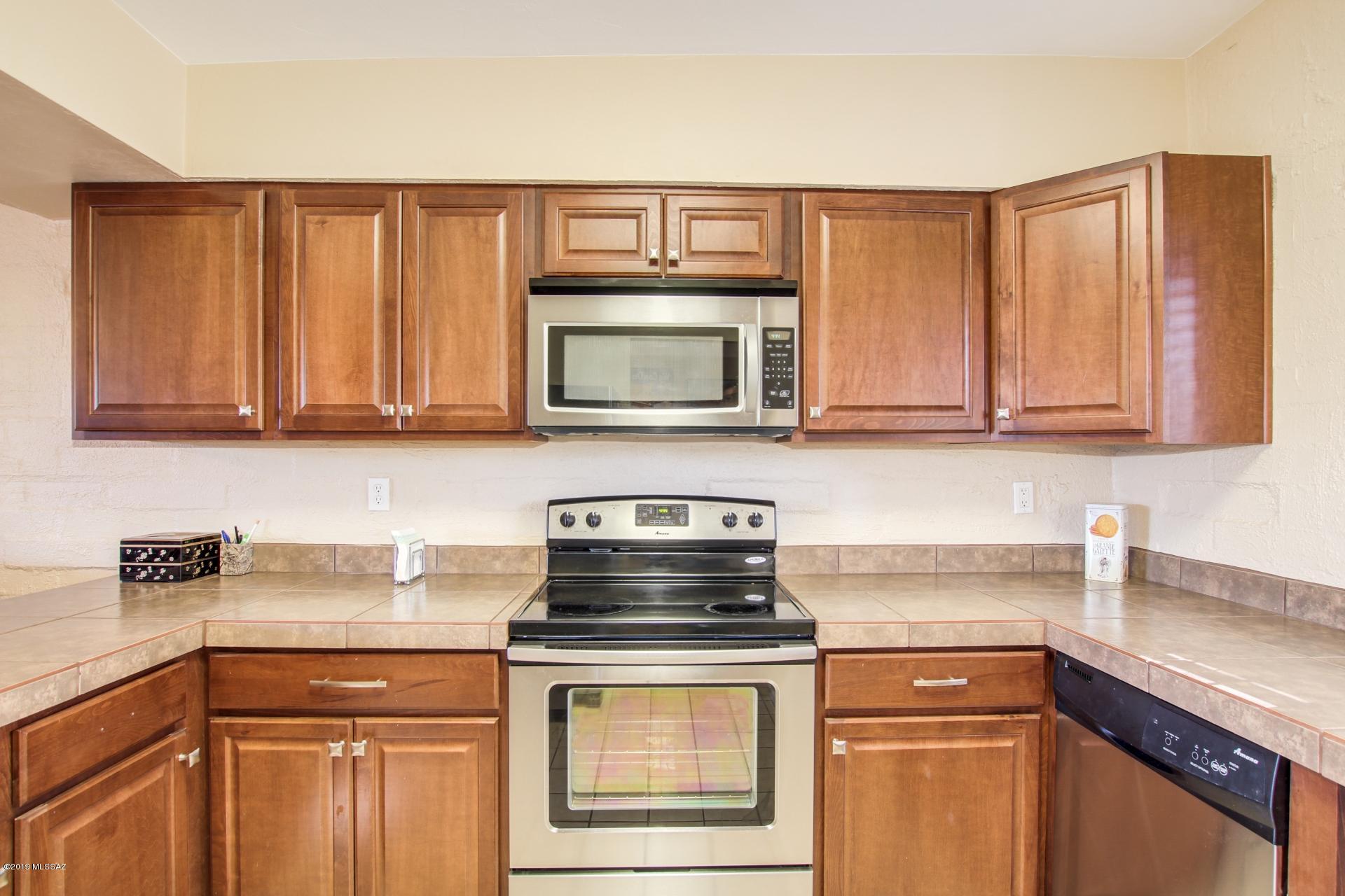 2870 N Beverly Avenue