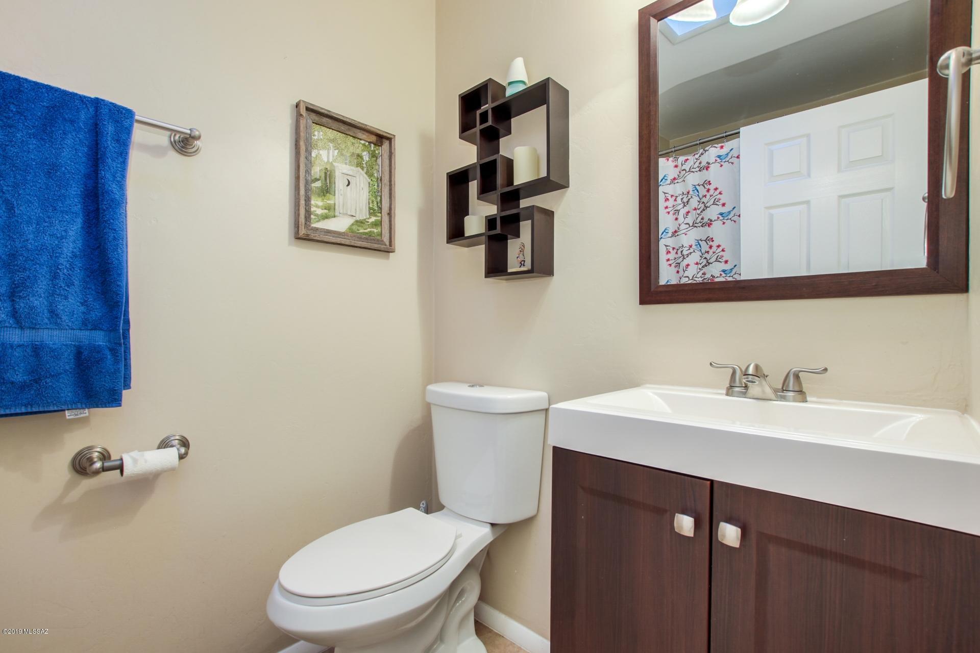 2870 N Beverly Avenue