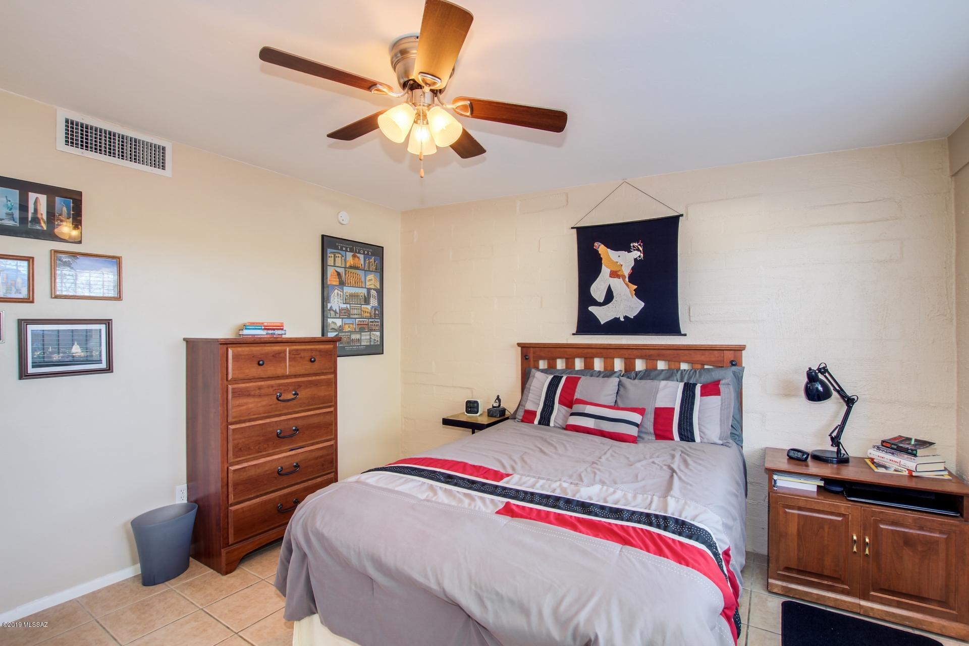 2870 N Beverly Avenue