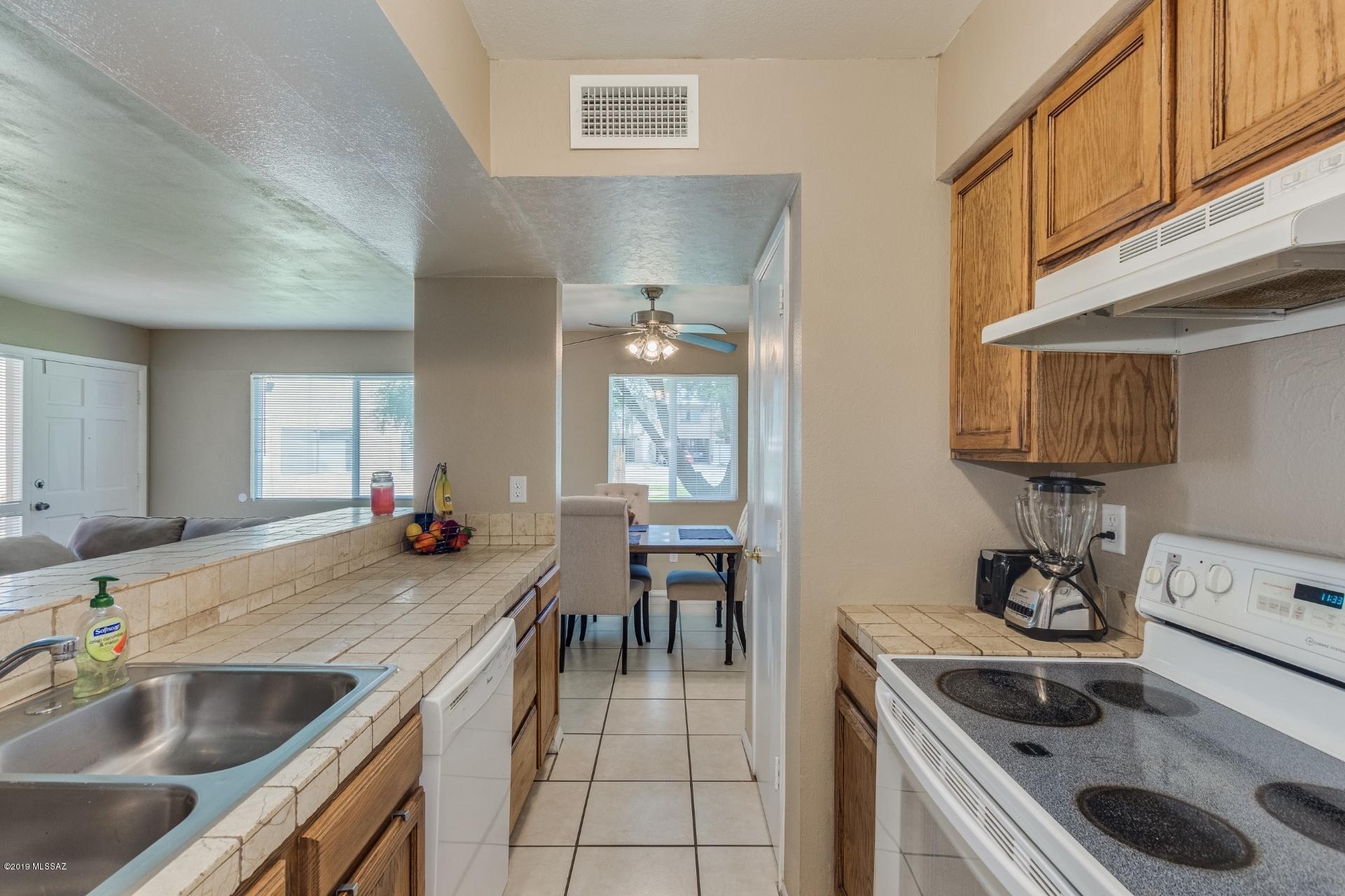 6664 E Calle La Paz Unit: B