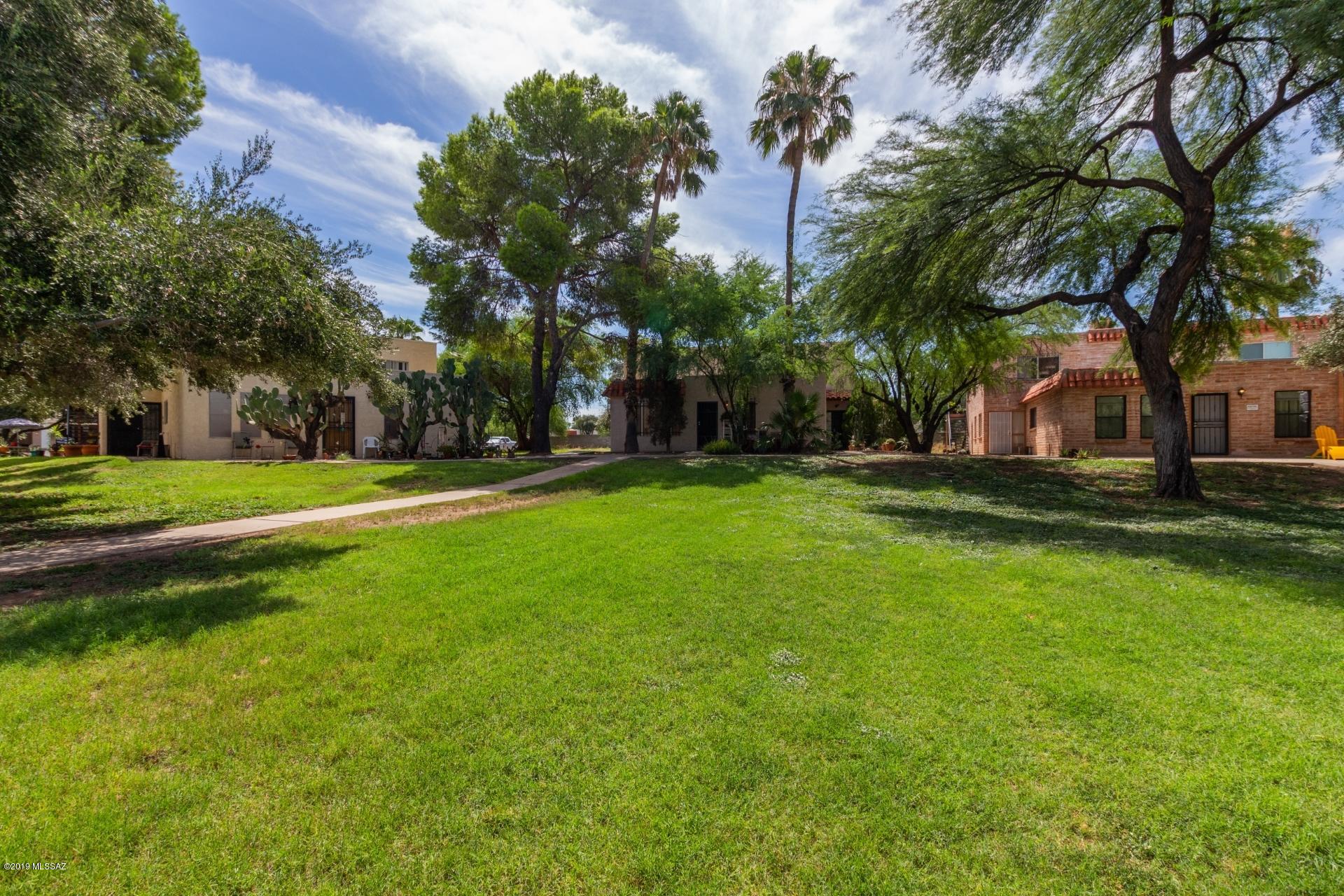 6664 E Calle La Paz Unit: B