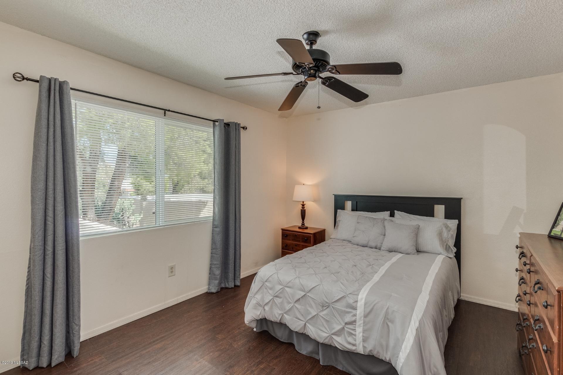 6664 E Calle La Paz Unit: B