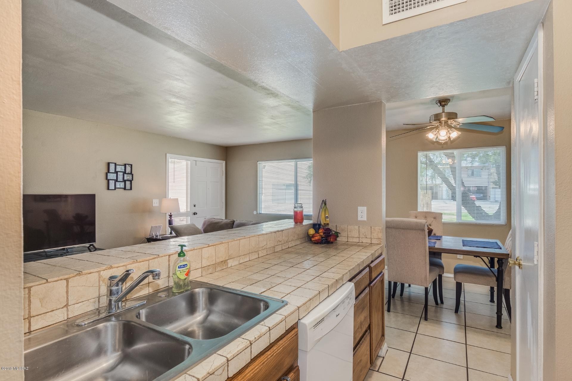 6664 E Calle La Paz Unit: B