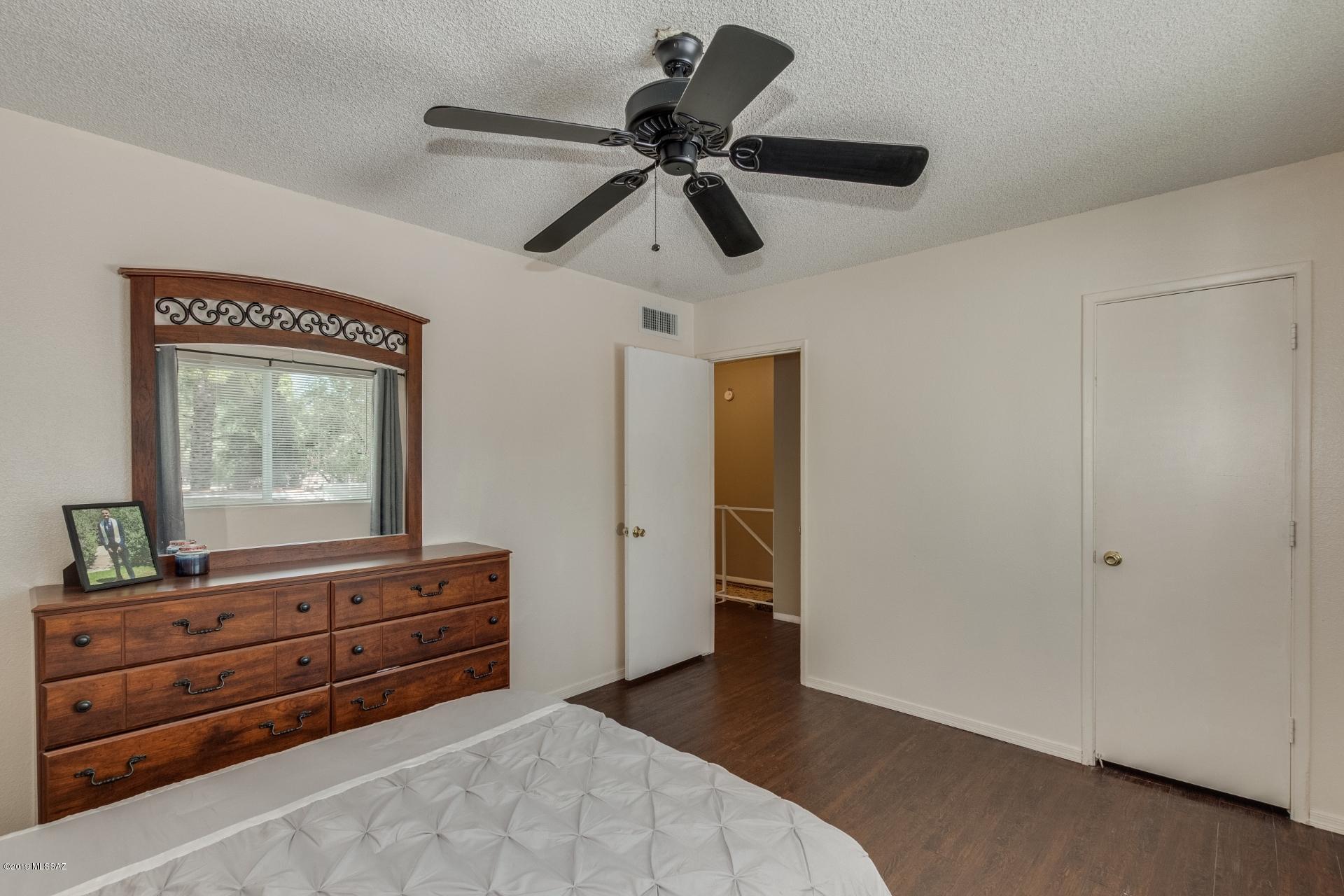 6664 E Calle La Paz Unit: B