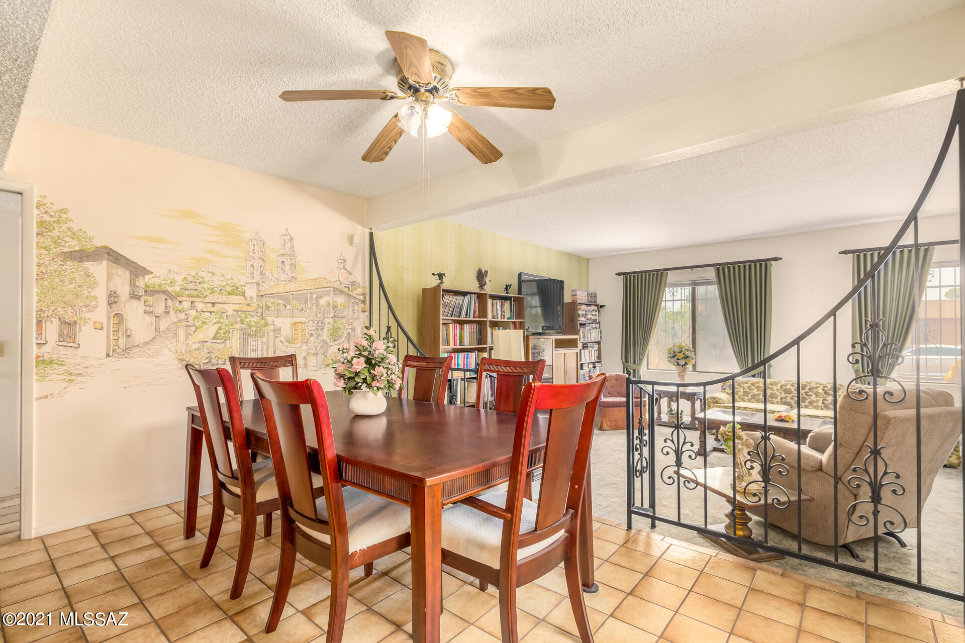 7001 E Hacienda Reposo