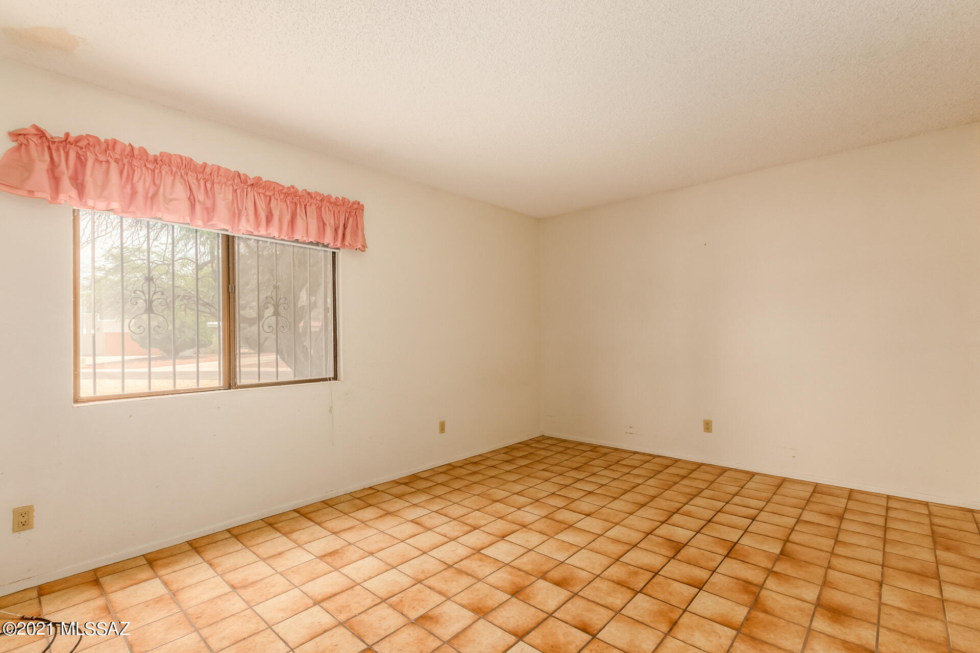 7001 E Hacienda Reposo