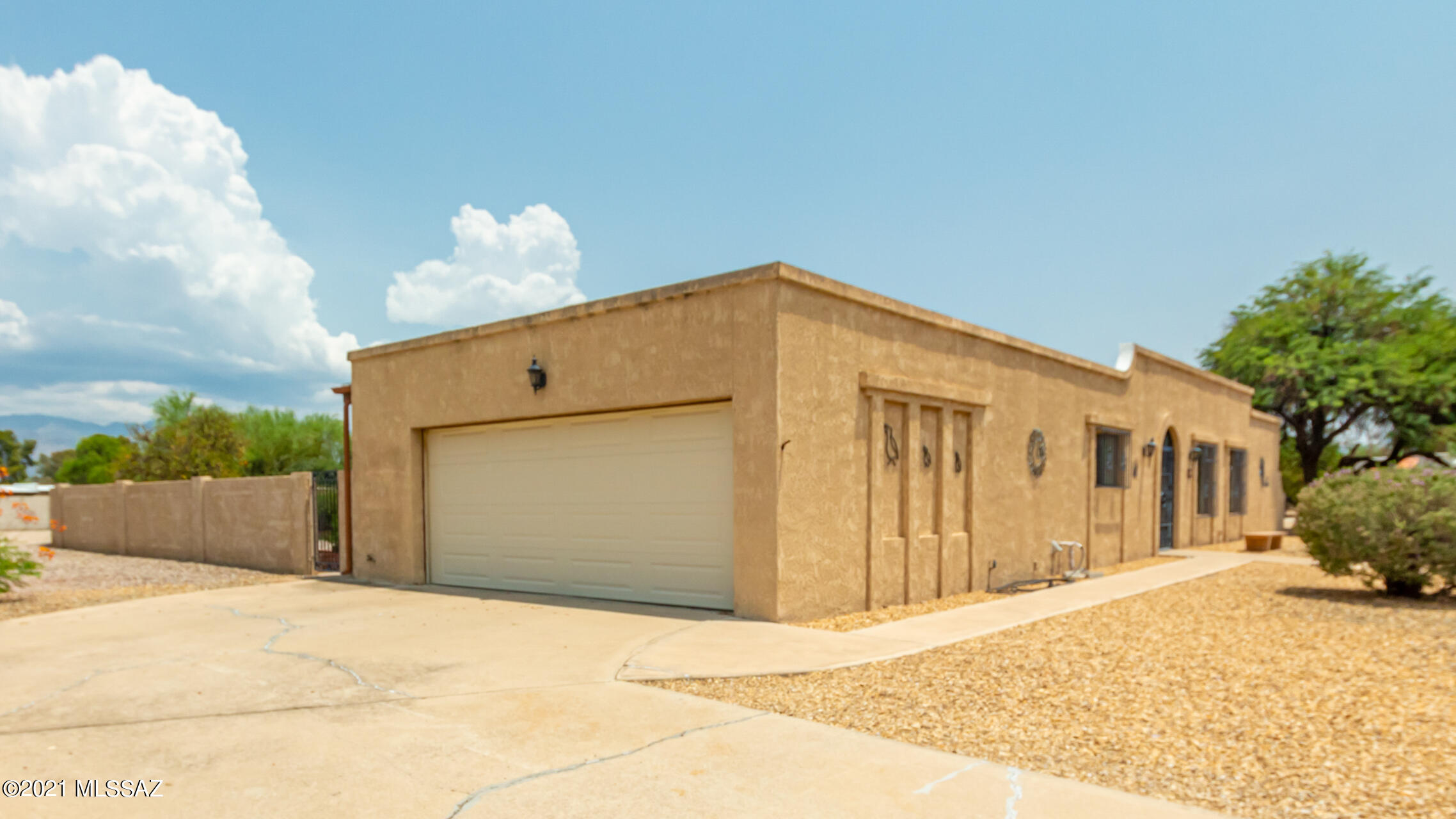 7001 E Hacienda Reposo