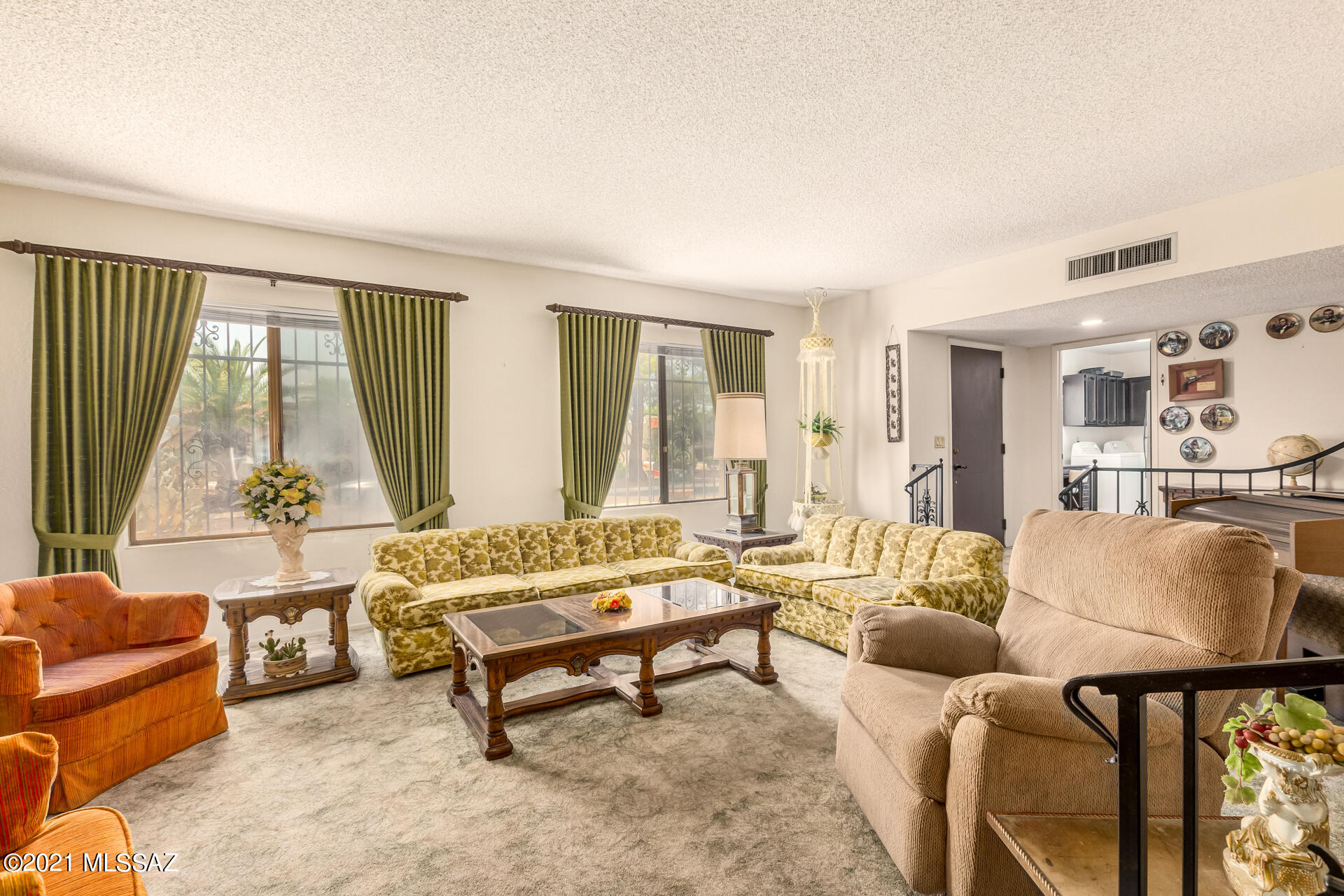 7001 E Hacienda Reposo